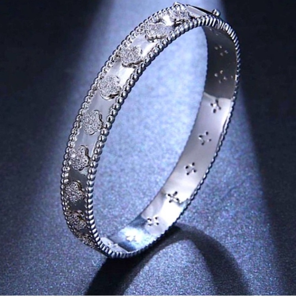 Elegant Platinum Four Leaf Clover Women's Bangle And Ring Jewelry Set NWT - Picture 2 of 6